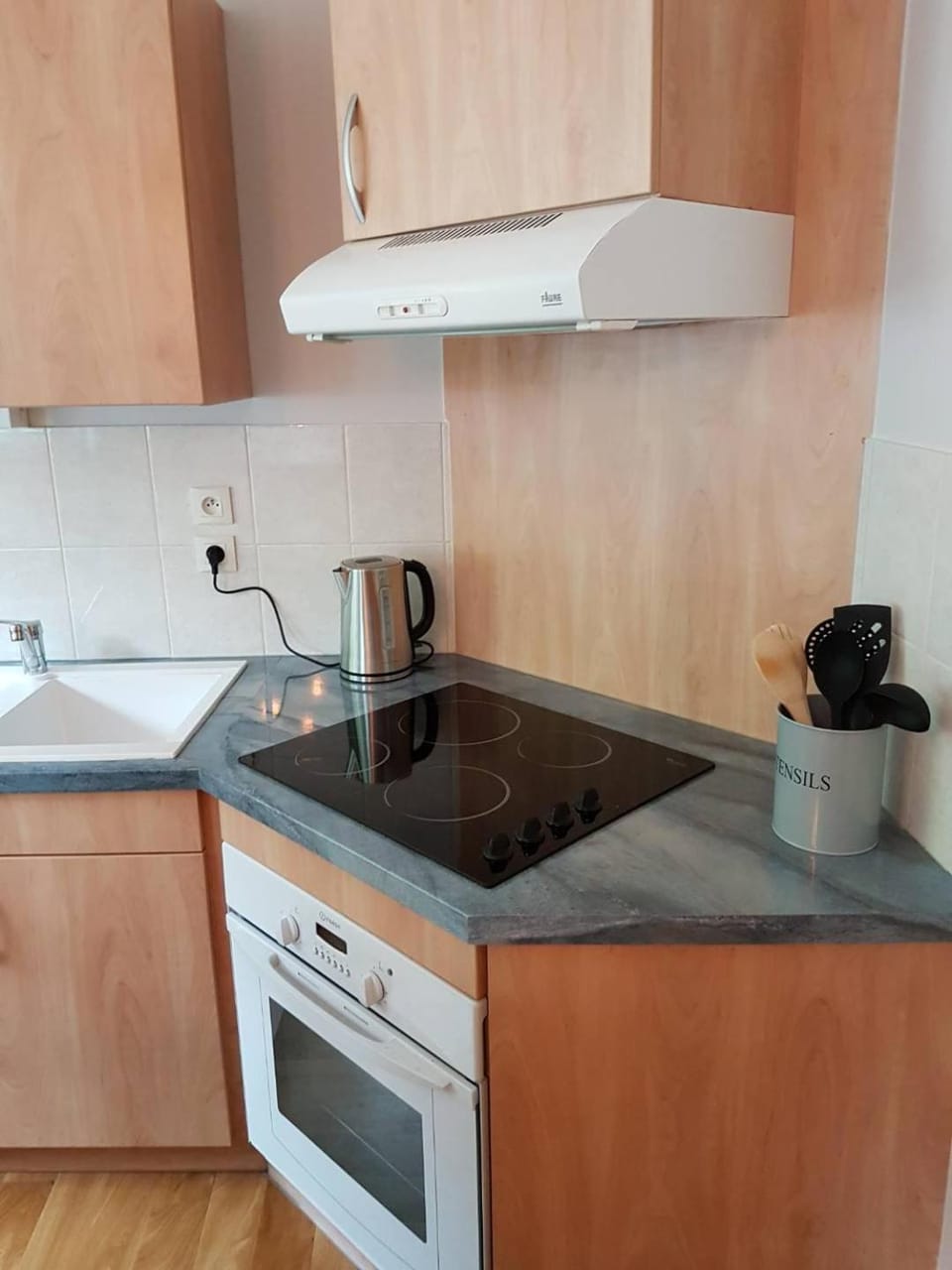 Coffee/tea facilities, Kitchen or kitchenette