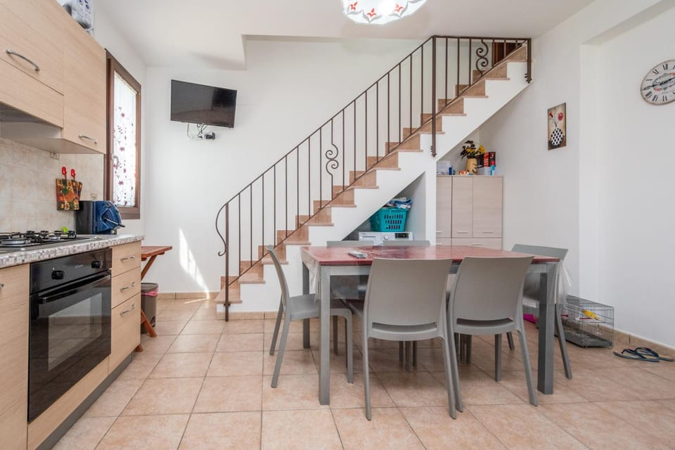 Kitchen or kitchenette, Living room, Seating area, Dining area, minibar, pet friendly, stove