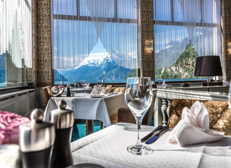 Restaurant/places to eat, Day, Natural landscape, Seating area, Mountain view