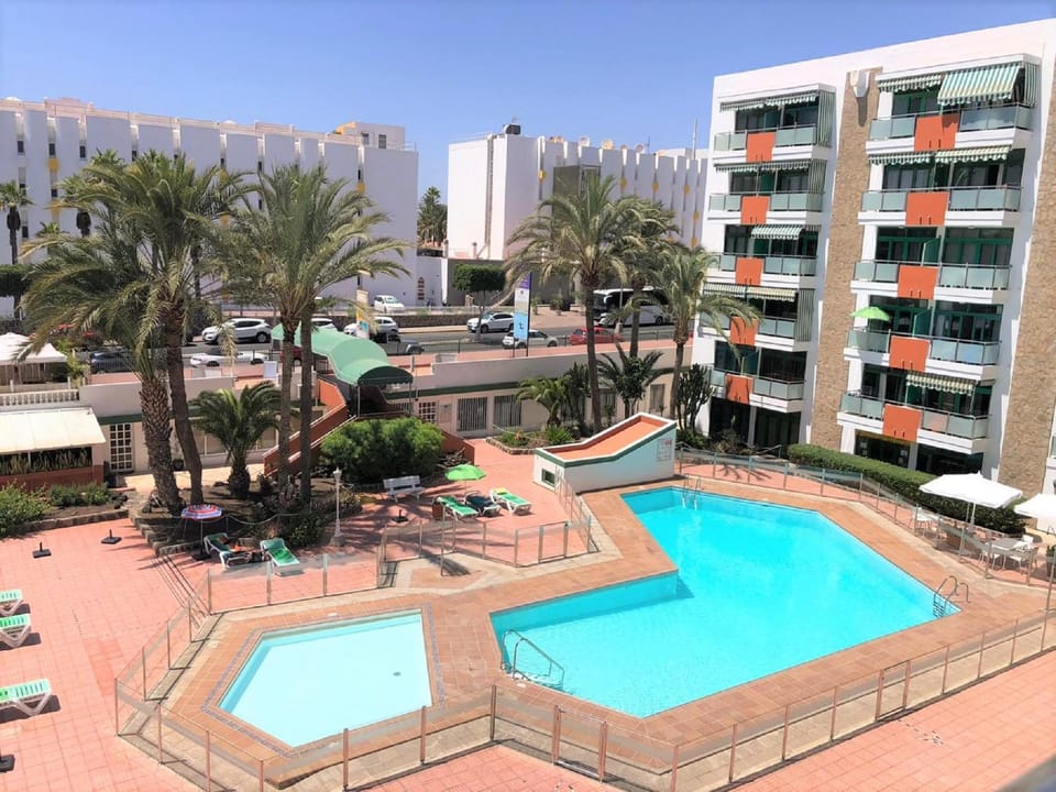 Property building, Pool view, Street view, Swimming pool, Swimming pool, sunbed