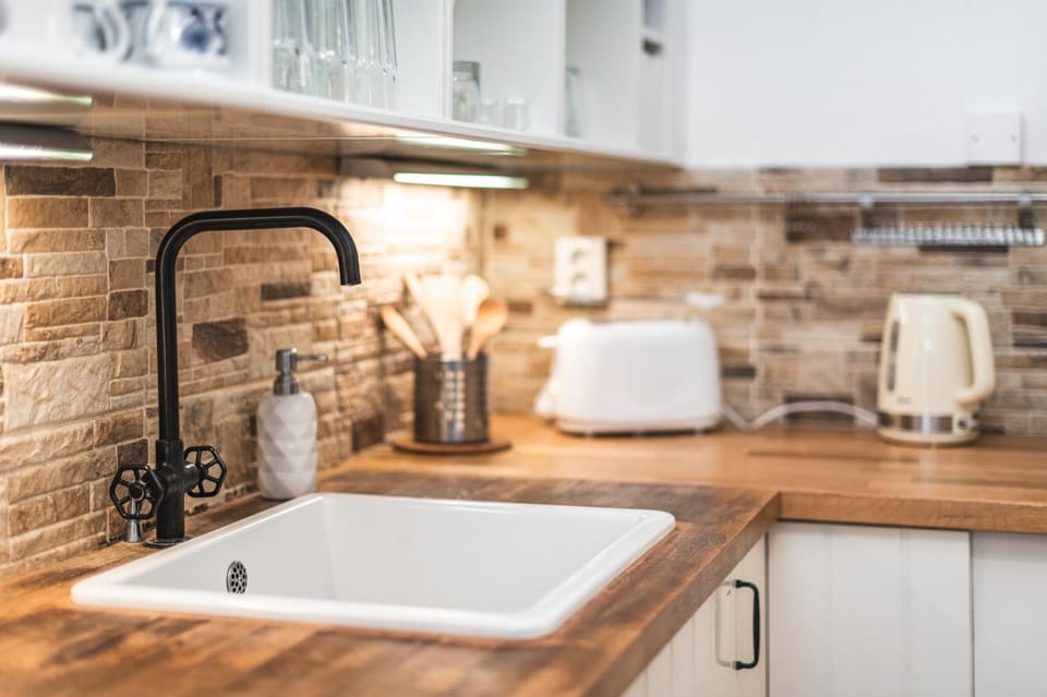 Coffee/tea facilities, Kitchen or kitchenette, Kitchen or kitchenette, stove