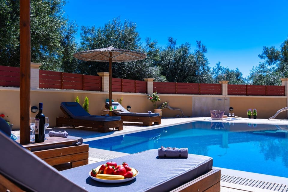 Day, Swimming pool, sunbed, towels