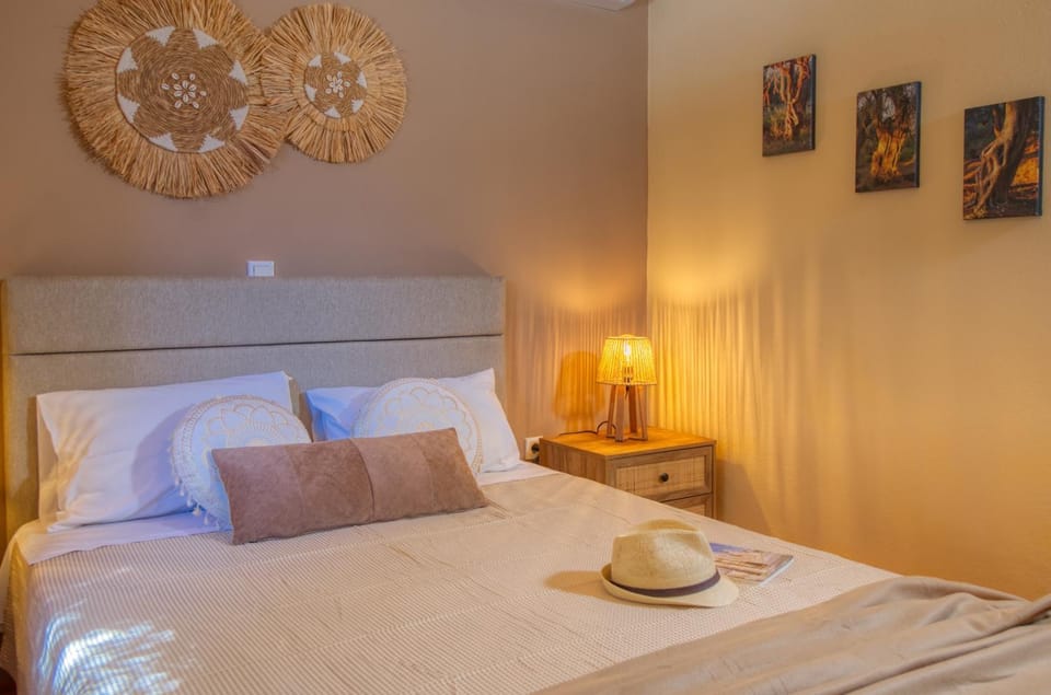 Bed, Decorative detail, Bedroom