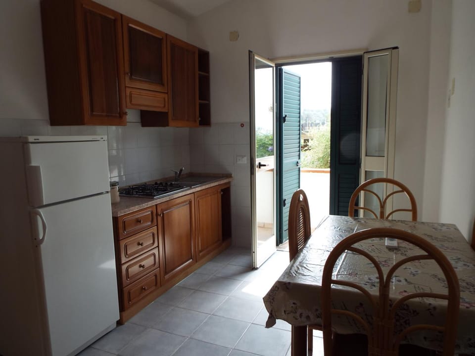 Kitchen or kitchenette, Dining area, pet friendly, stove