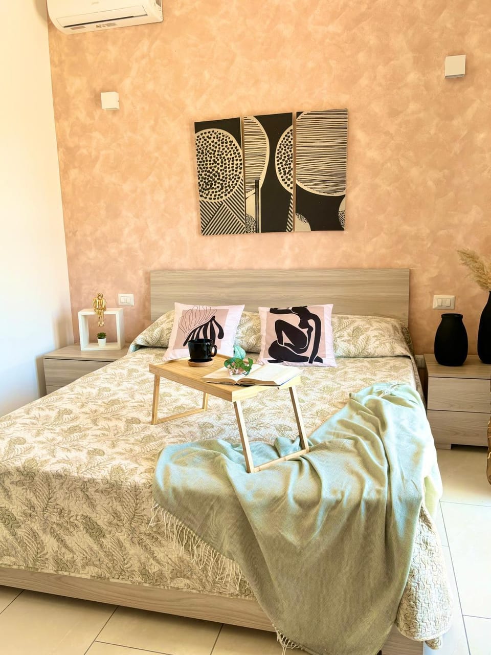 Photo of the whole room, Bedroom, air conditioner