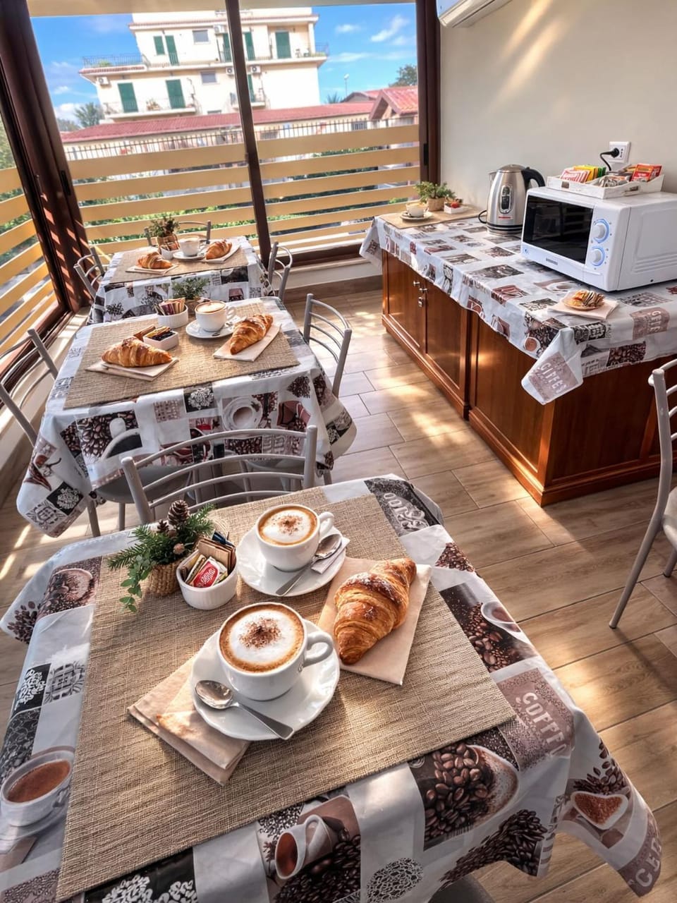 Coffee/tea facilities, Dining area, Food, Breakfast, Buffet breakfast