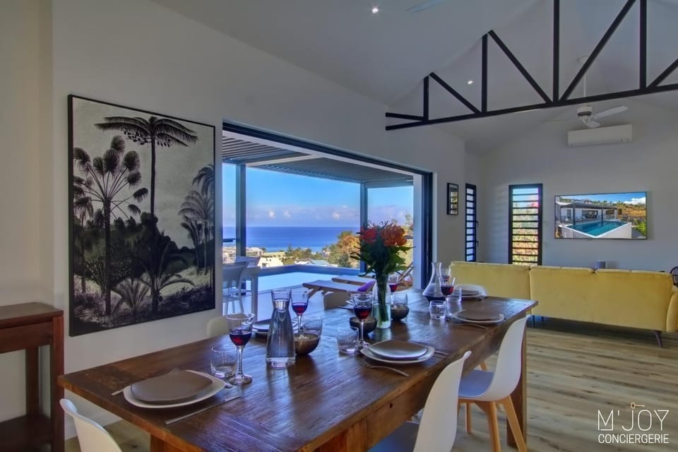 Living room, Dining area, Sea view