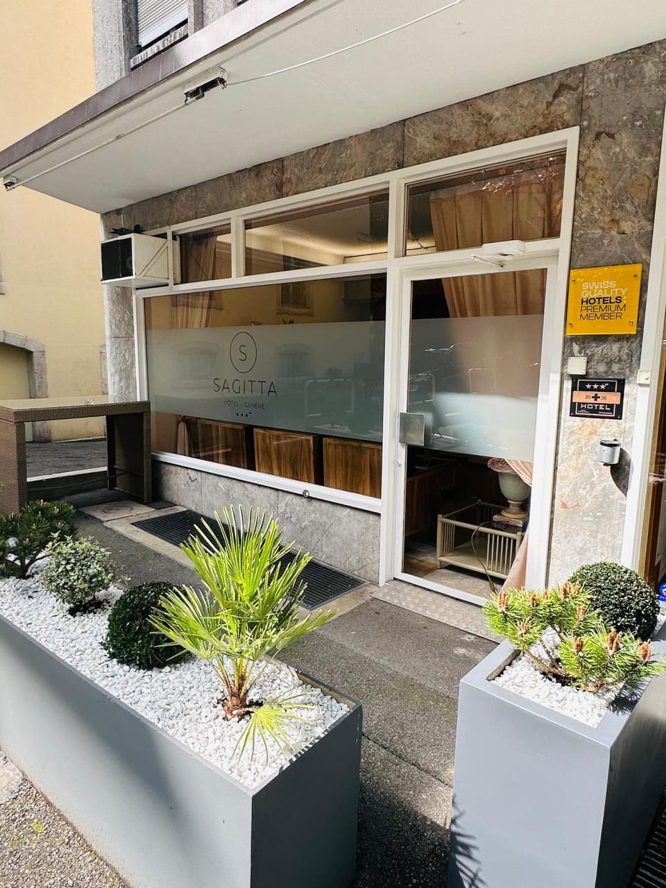 Facade/entrance