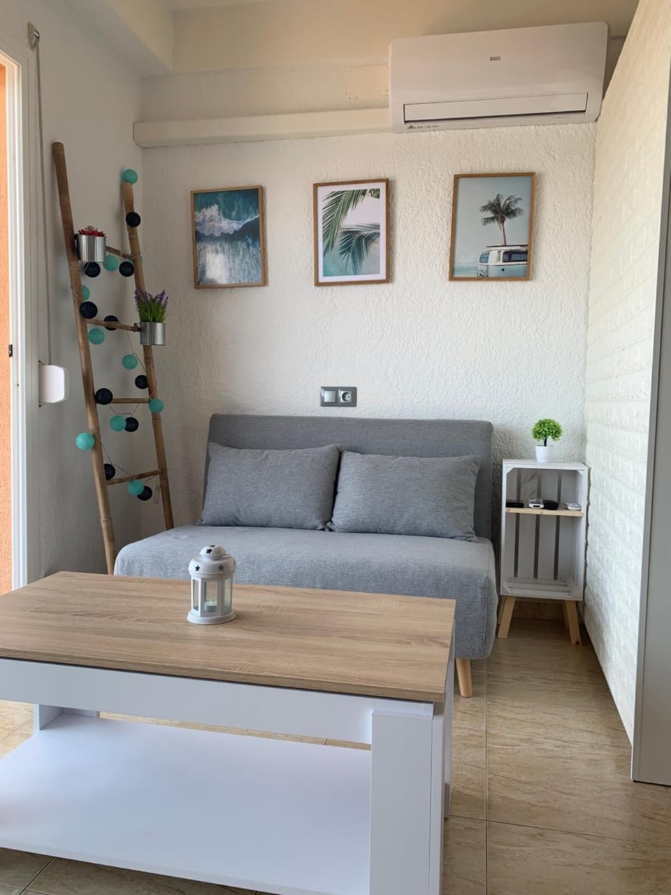 Living room, Dining area, air conditioner