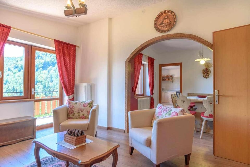 Day, Kitchen or kitchenette, Living room, Photo of the whole room, Dining area