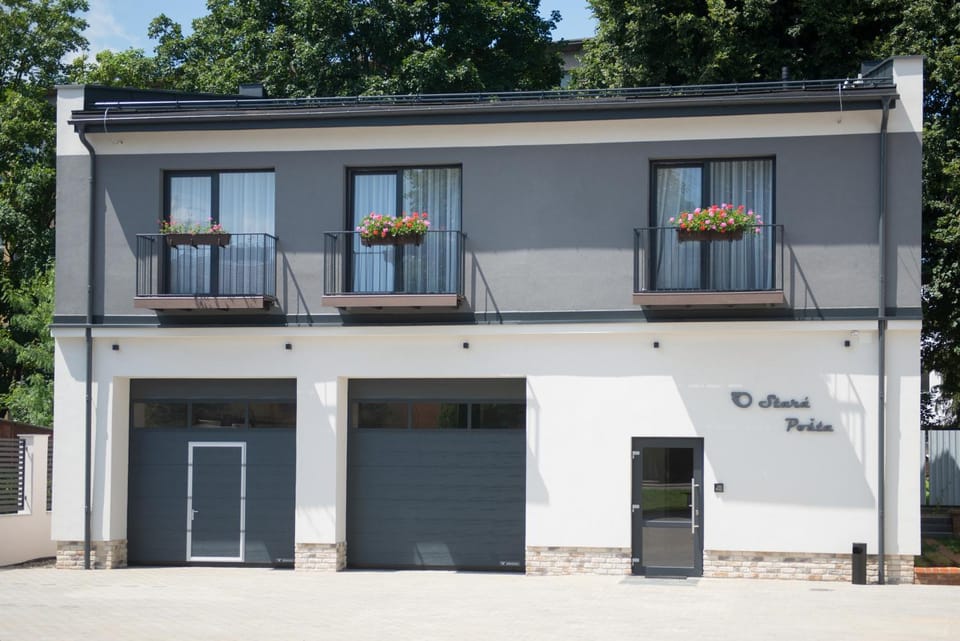 Facade/entrance, Off site