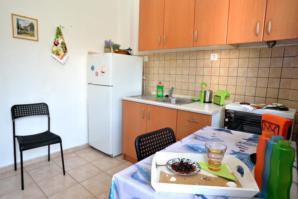 Kitchen or kitchenette, pet friendly, stove