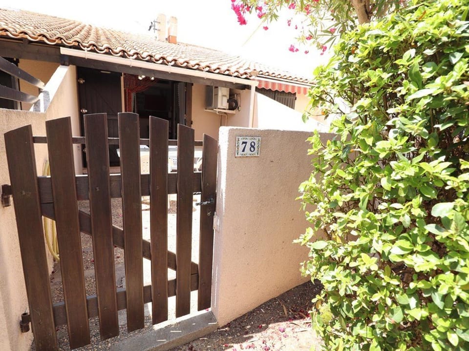 Maison Climatisée avec Mezzanine, Parking Sécurisé, Proche Plage et Commerces - FR-1-307-132 Apartment in Le Grau-du-Roi