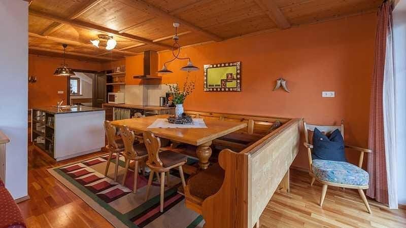 Kitchen or kitchenette, Living room, Seating area, Dining area, oven, stove