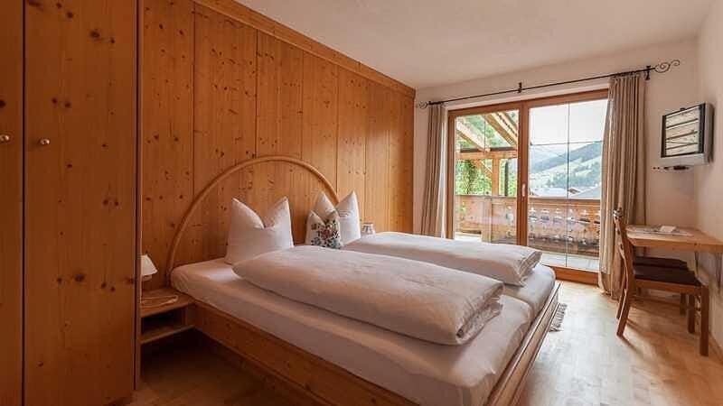 Bed, TV and multimedia, Balcony/Terrace, Bedroom, bunk bed, wardrobe