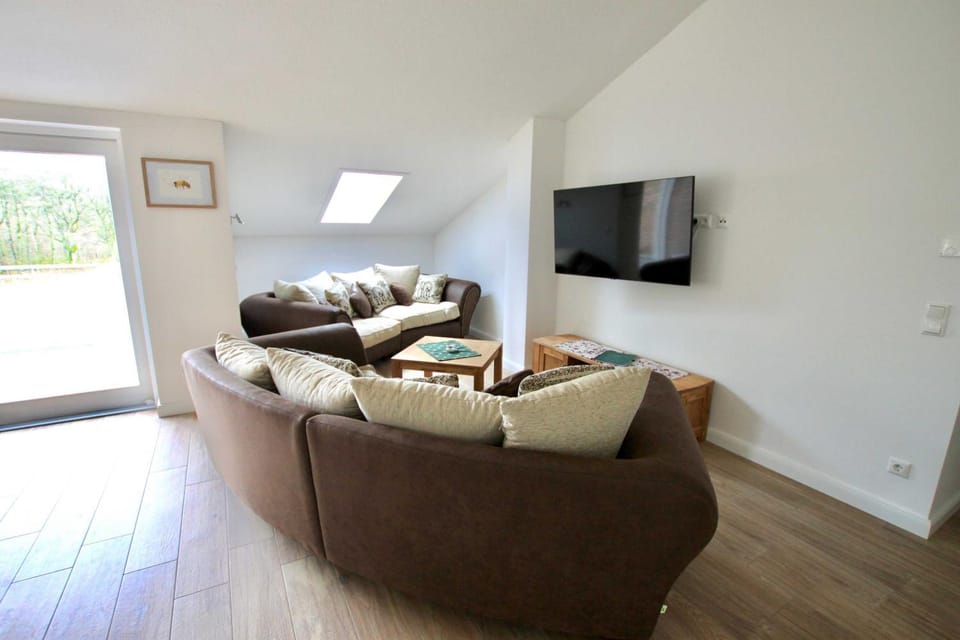 Communal lounge/ TV room, TV and multimedia, Living room, Seating area