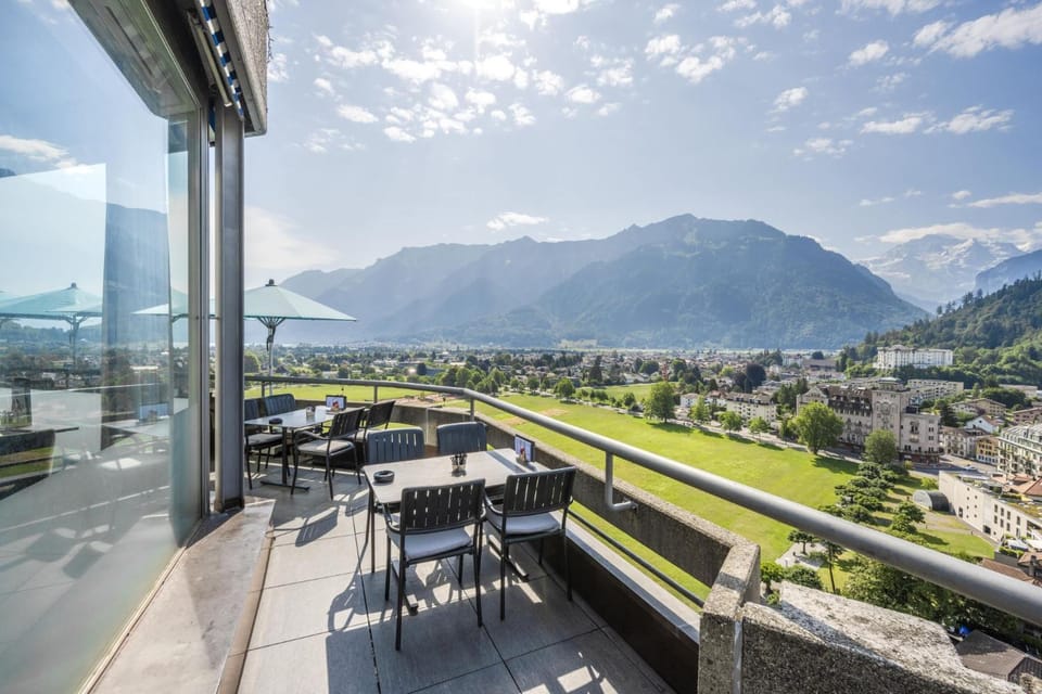 Restaurant/places to eat, View (from property/room)