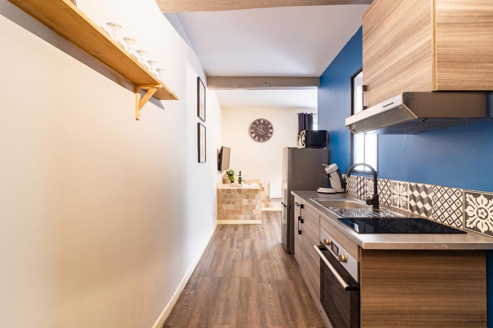 Kitchen or kitchenette, minibar, pet friendly, stove