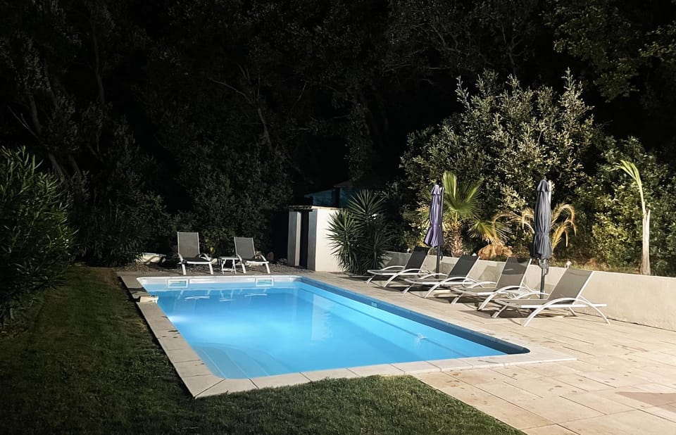 Pool view, Swimming pool, sunbed