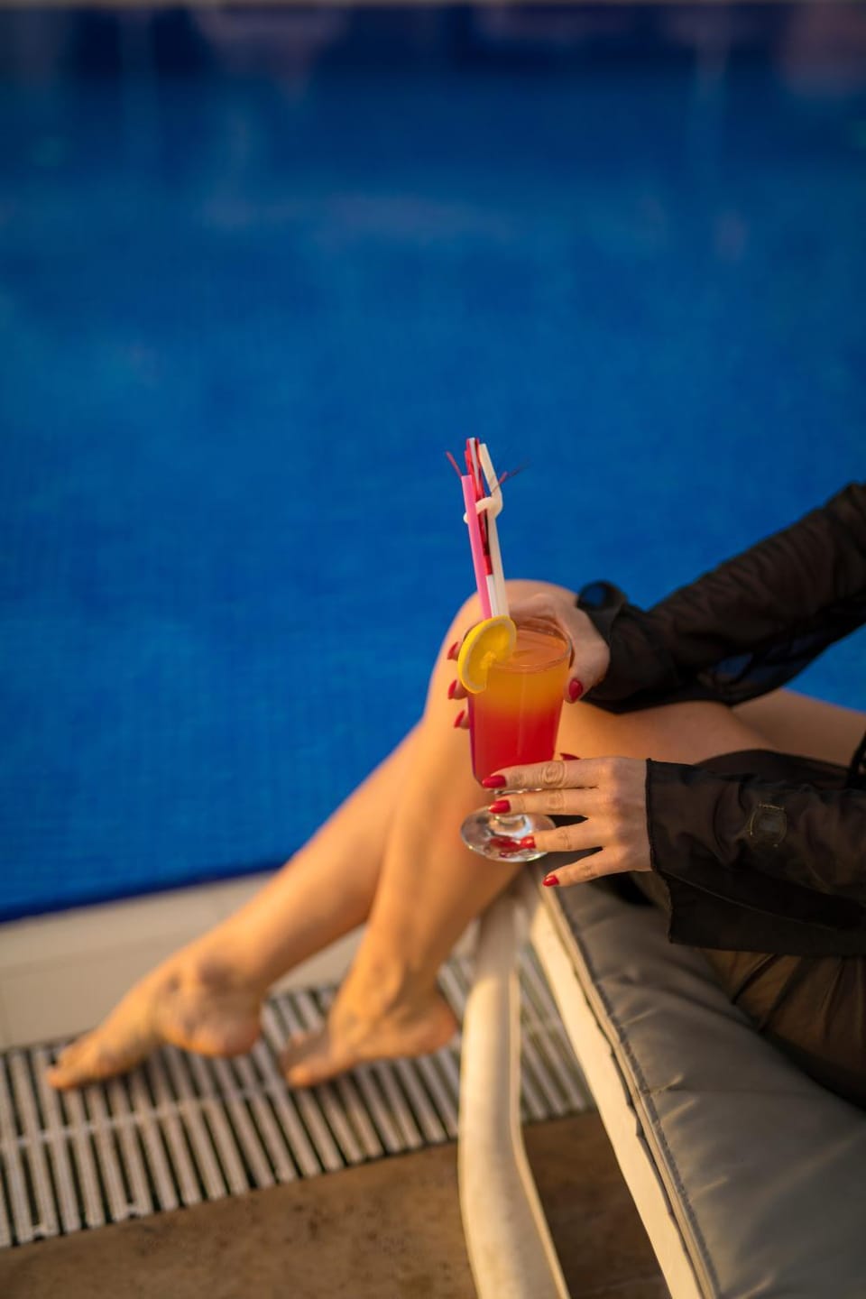People, Food and drinks, Pool view