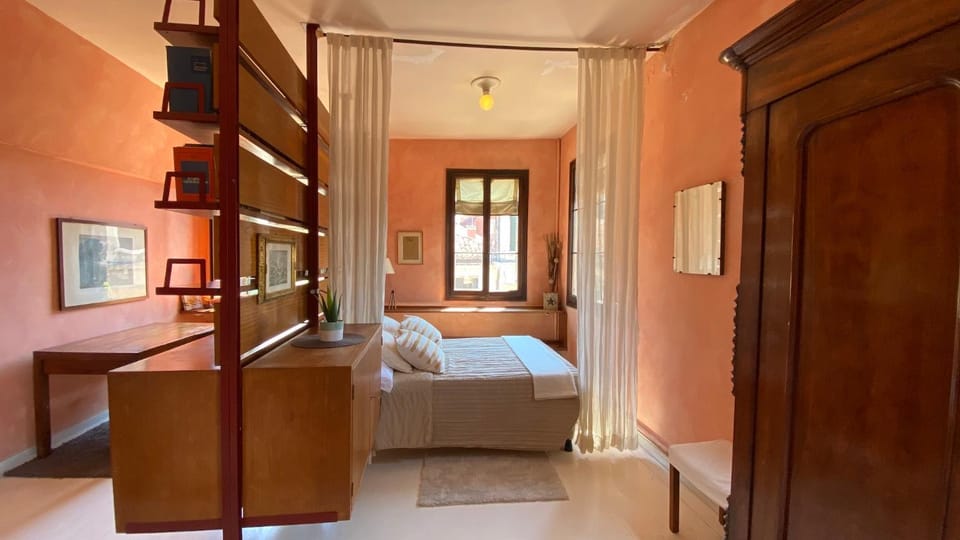 Photo of the whole room, Decorative detail, Bedroom