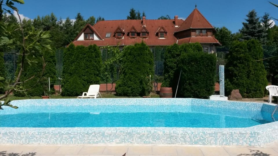 Swimming pool, Swimming pool