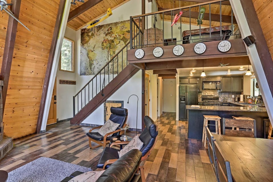 Chester Cabin with Deck - Walk to Lake and Golfing! Cabin in Lake Almanor West