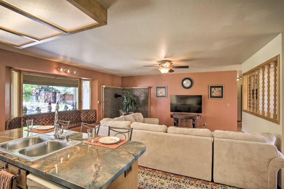 Sunny Home with Patio Less Than 10 Mi to Lake Coeur dAlene House in Post Falls