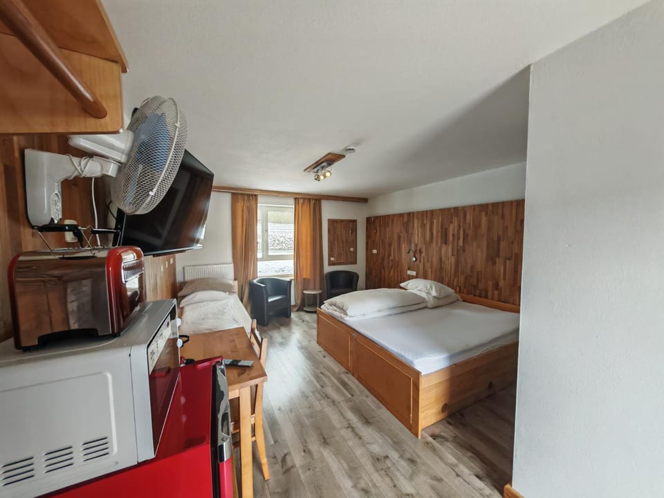 Bed, TV and multimedia, Photo of the whole room, Bedroom, pet friendly