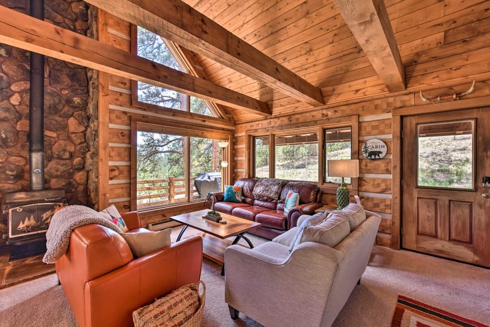 Quiet Guffey Getaway w/ Private Deck, Pond & Canoe House in Park County