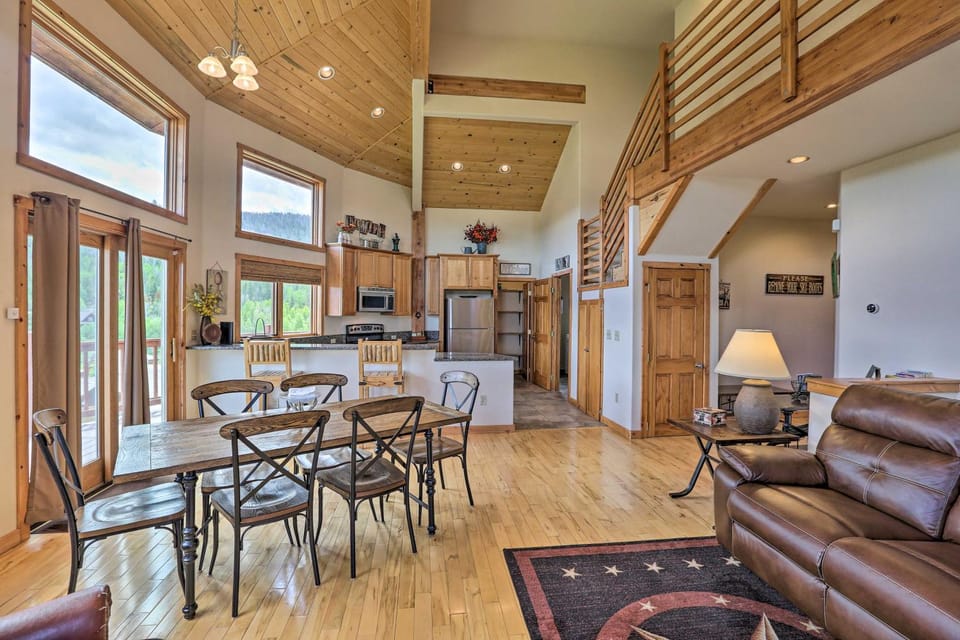 2 Mi to Granby Ranch: Granby Home w/ Hot Tub! House in Granby