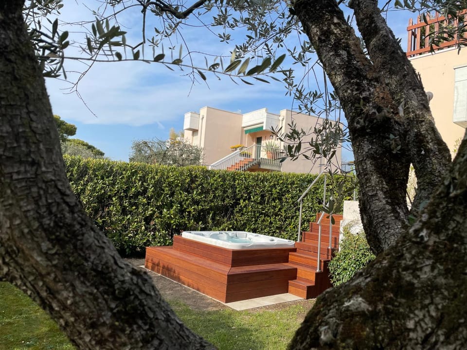 Day, Garden view