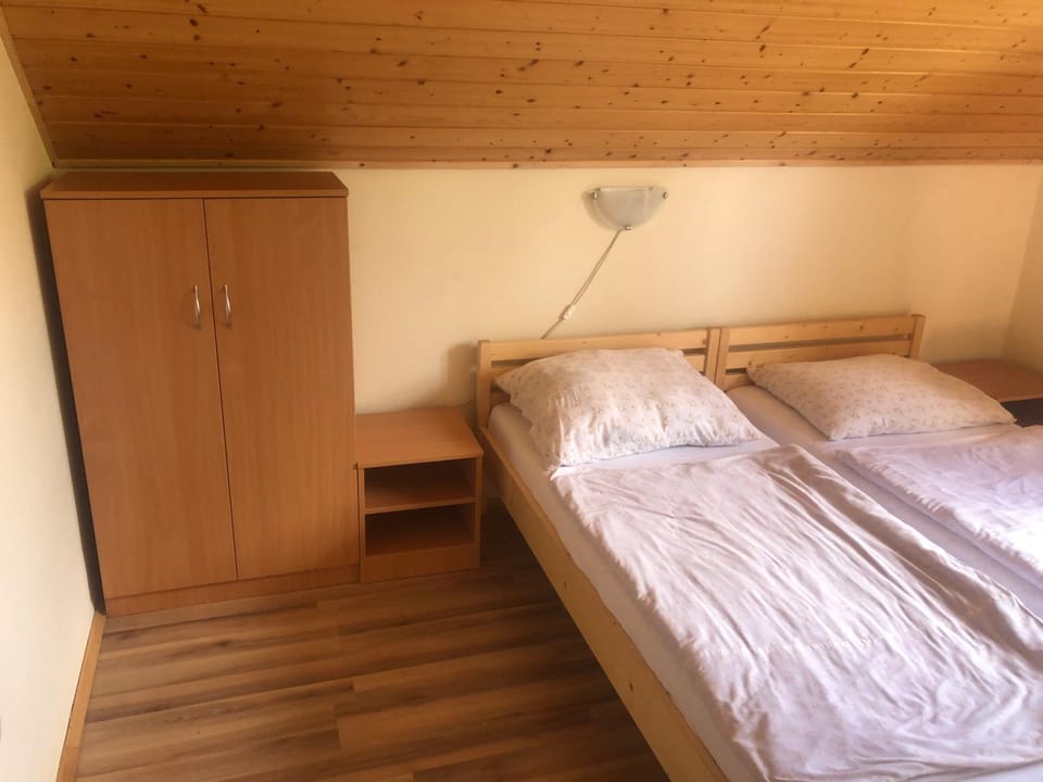 Zalakarosi Égerfa Nyaralóház Földszinti és Emeleti Apartman Apartment in Hungary