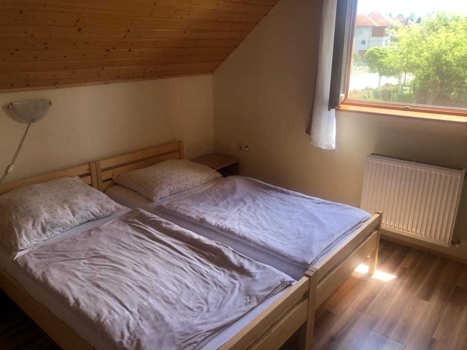 Zalakarosi Égerfa Nyaralóház Földszinti és Emeleti Apartman Apartment in Hungary