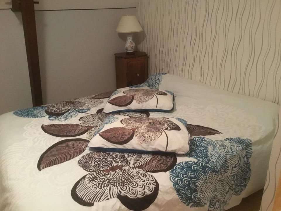 Property building, Photo of the whole room, towels