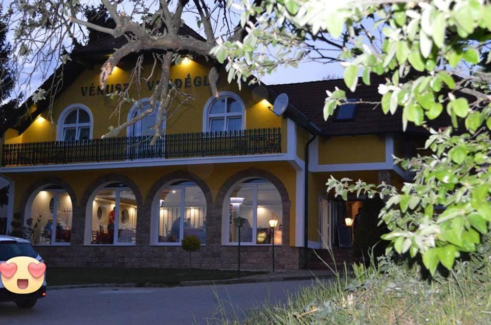 Vénusz Panzió és Vendéglő Bed and Breakfast in Hungary