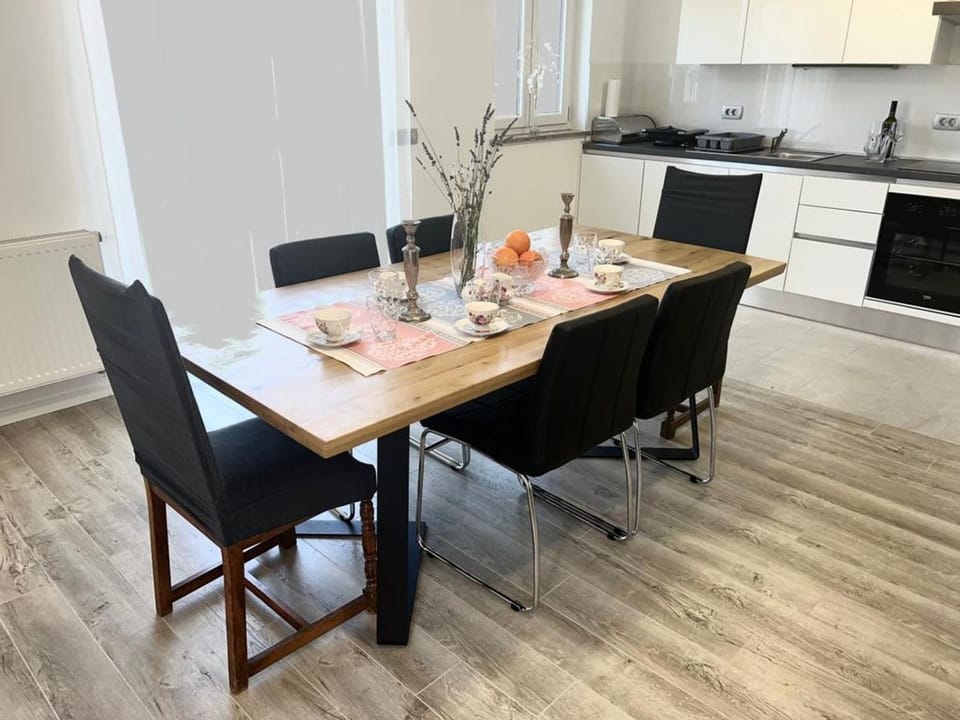 Dining area, kitchen