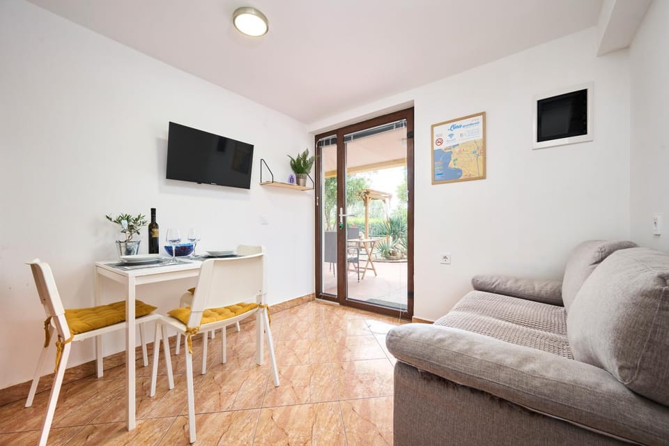 View (from property/room), Living room, Dining area
