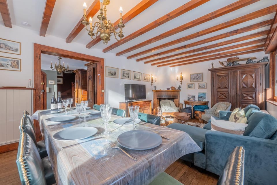 Living room, Dining area