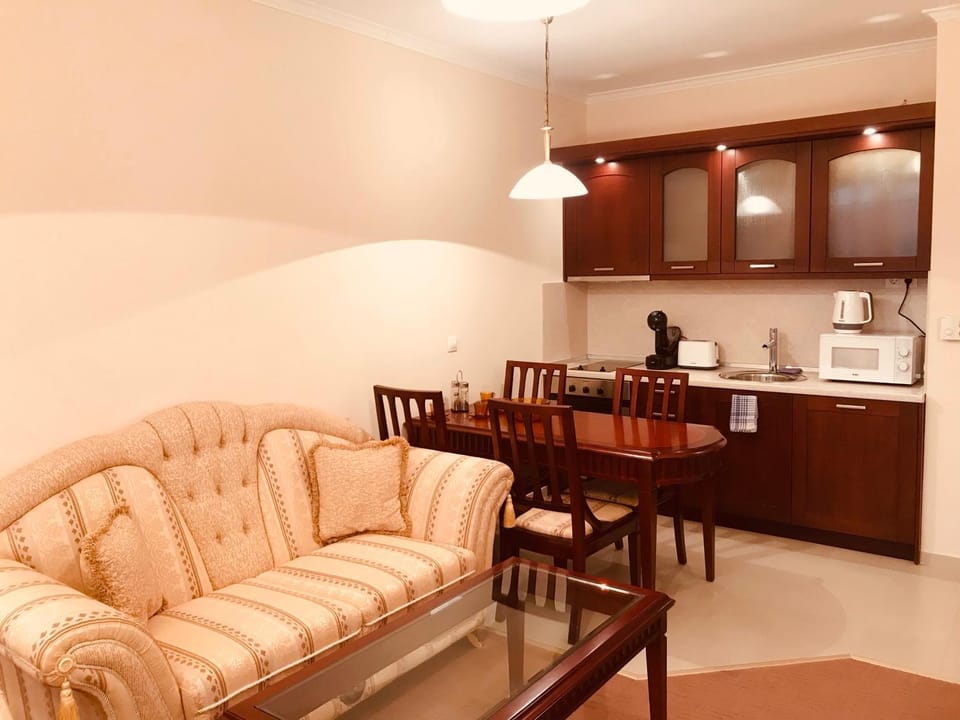 Kitchen or kitchenette, Living room