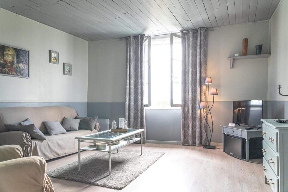 TV and multimedia, Living room, minibar