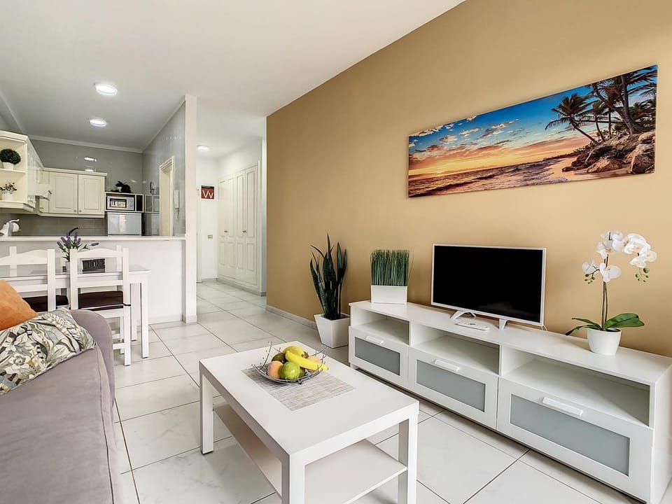 TV and multimedia, Lounge or bar, Seating area, Dining area