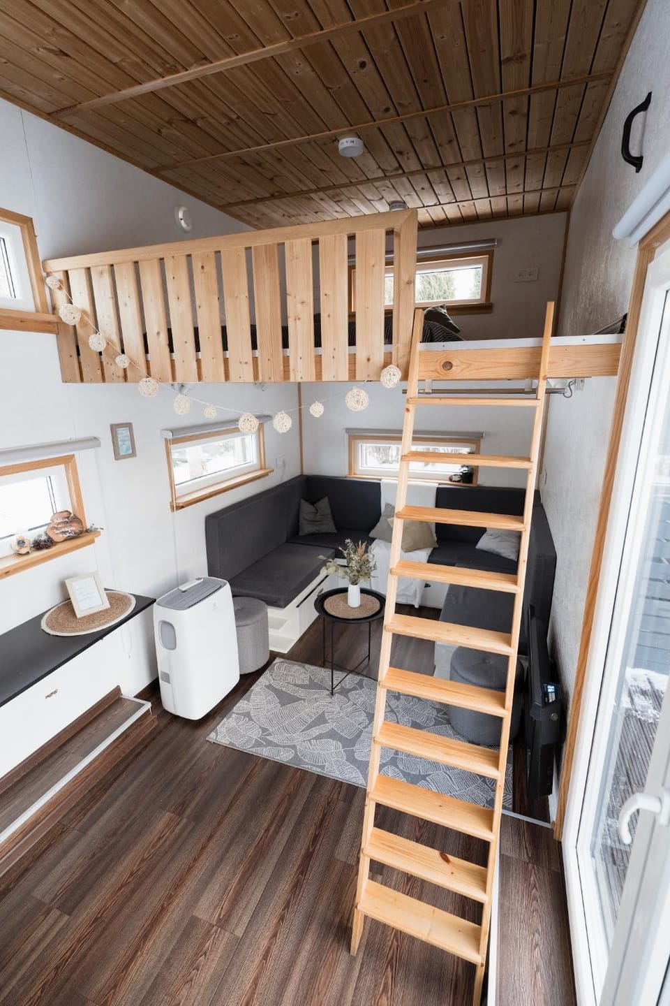 Photo of the whole room, bunk bed