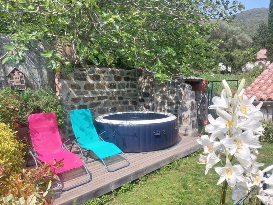 Hot Tub, Spa and wellness centre/facilities, Garden view