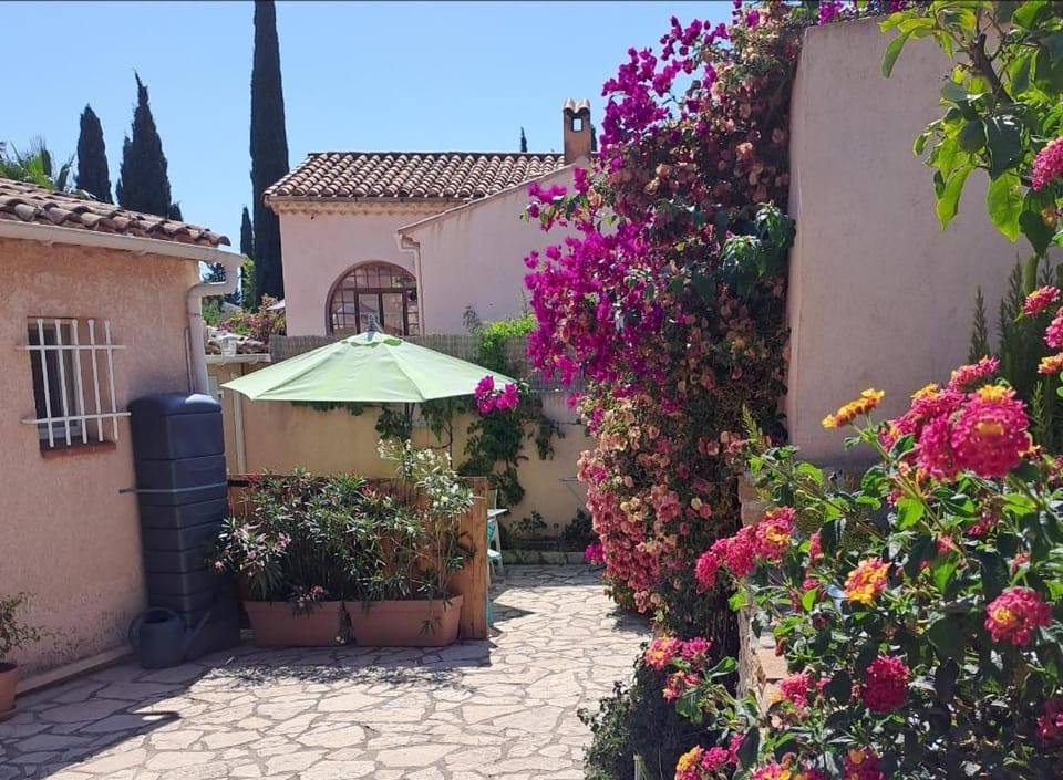 Les Loulous Vacation rental in La Ciotat