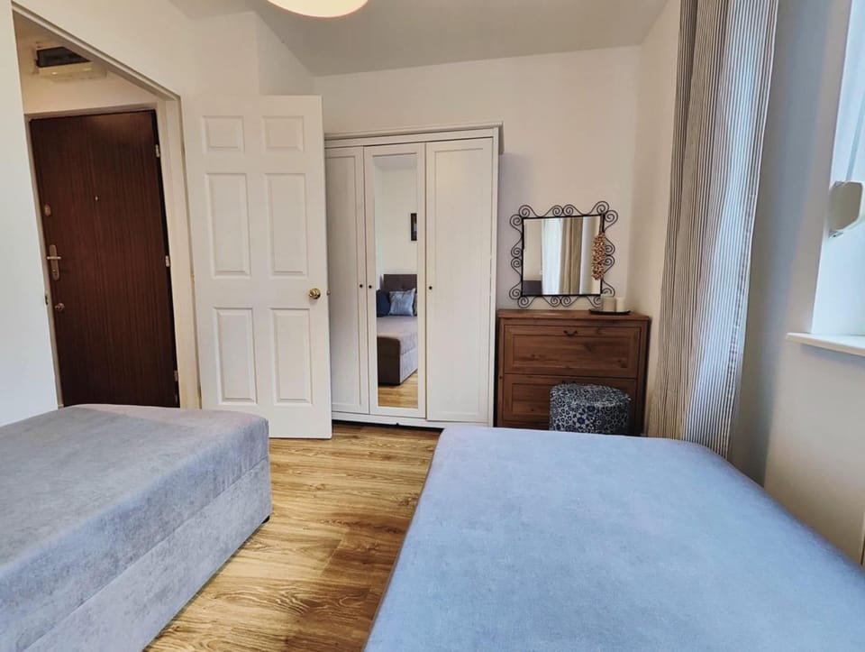 Bedroom, wardrobe
