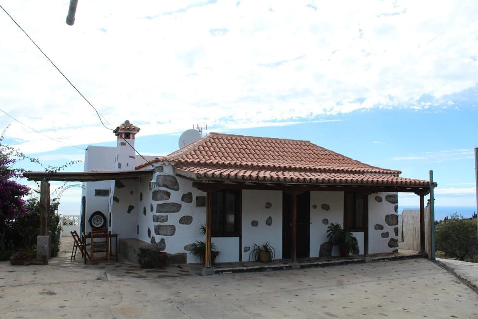 Capellania con Piscina Tijarafe House in La Palma