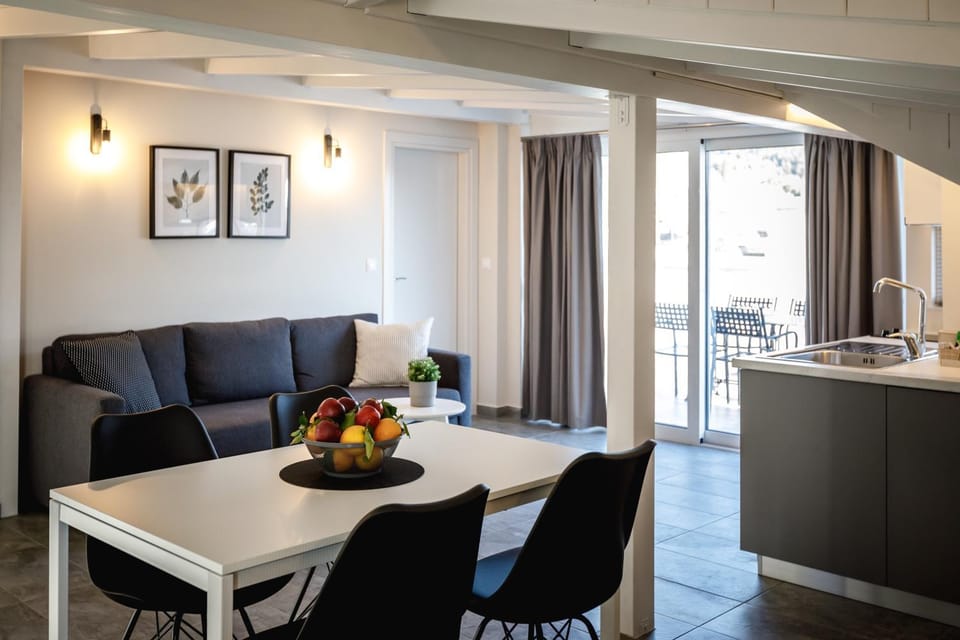 Seating area, Dining area