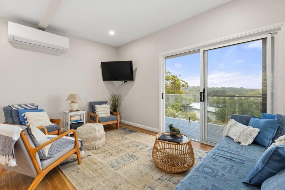 TV and multimedia, Living room, Evening entertainment, air conditioner