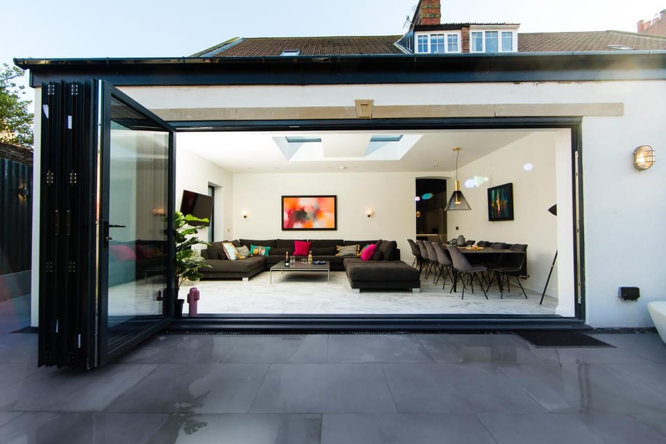 Garden, Living room, Dining area